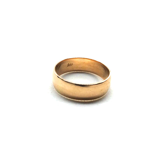 Wide curved band (rings)